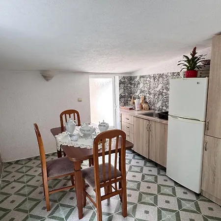 Adams Villa *